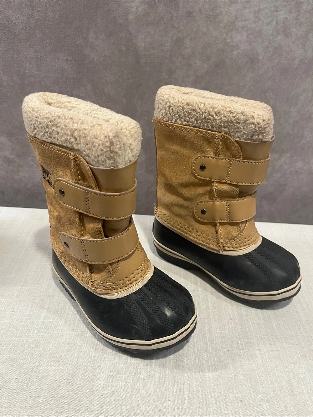Sorel Kids Winter Snow Boots in Tan and Black - Faux Shearling Lined size 9